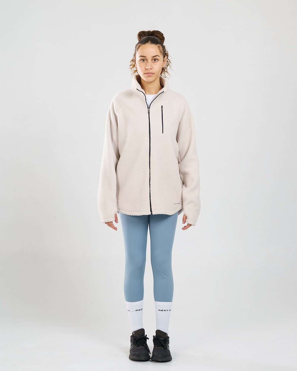 izzy winter min